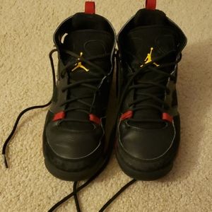 Boy's Jordan Size 5